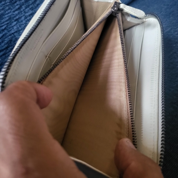 Bottega Veneta Intrecciato Zippy Zip Wallet Cream Ecru Leather,,Authentic!! - Picture 7 of 14